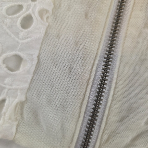 Alice + Olivia White Eyelet Lace Crop Top Sleeveless Women's Size 4 Zip Back - Picture 7 of 8
